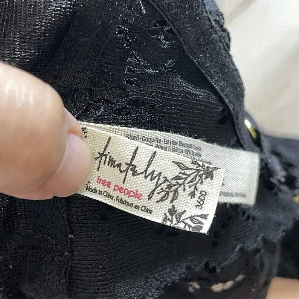 Free People Bra lace bra front clasp womens Black (size 36DD) feminine romantic